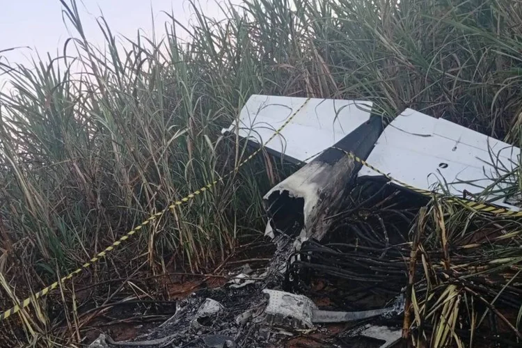 Avião que caiu no interior de SP estava com licença vencida, diz Anac