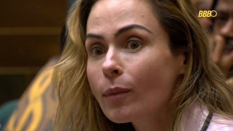 ‘BBB 26’: Ana Paula vê rivais conversando e alfineta: ‘Amizade verdadeira’