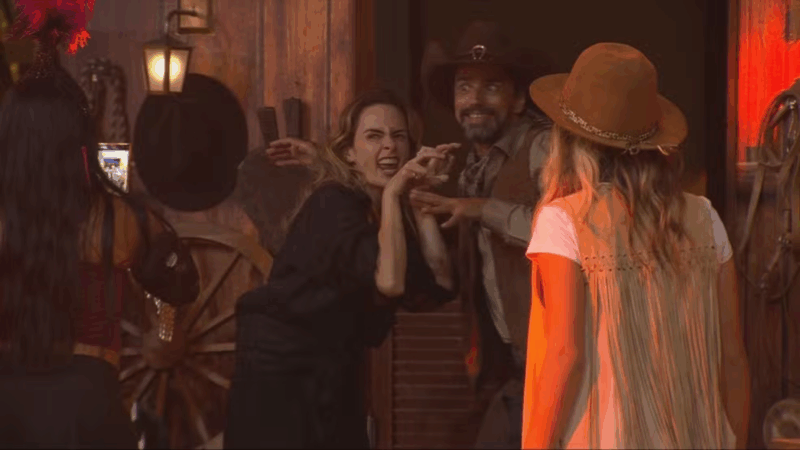 ‘BBB 26’: Ana Paula volta para a casa e provoca Cowboy; vídeo