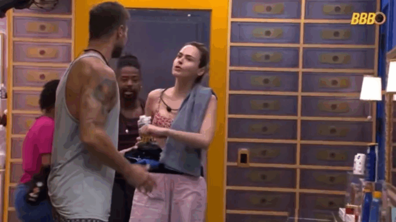 ‘BBB 26’: Barraco! Ana Paula provoca Jonas: ‘Vai para o Paredão comigo’