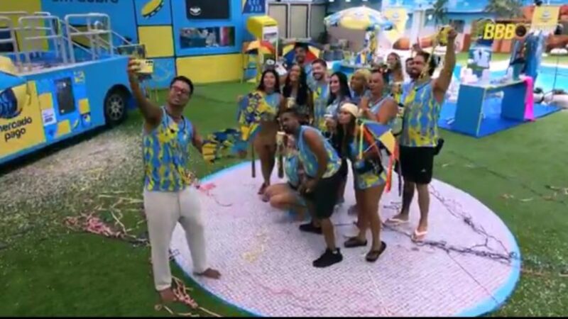 ‘BBB 26’: Dois brothers dão beijão na boca e agitam a web: ‘Casalzão’: