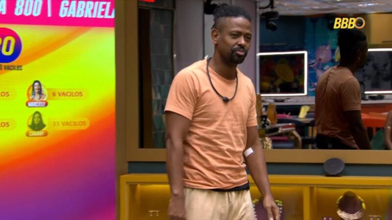 ‘BBB 26’: É grave? Leandro retorna após atendimento médico e expõe estado de saúde