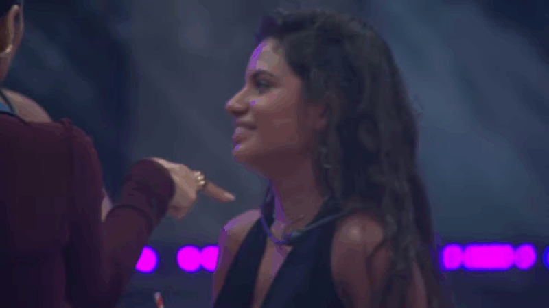 ‘BBB 26’: Gabriela beija duas participantes durante a festa