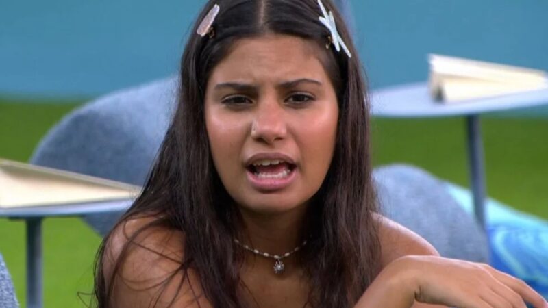 ‘BBB 26’: Gabriela rejeita pulseira VIP de Jonas, joga no chão e arma treta