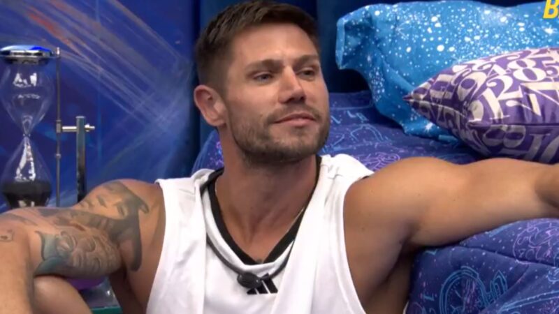 ‘BBB 26’: Imundície? Jonas lava pano de chão na pia da cozinha e web reage: ‘Nojo’