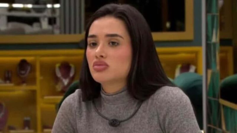 ‘BBB 26’: Jordana pisa em Milena e humilha sister: ‘Qualquer’