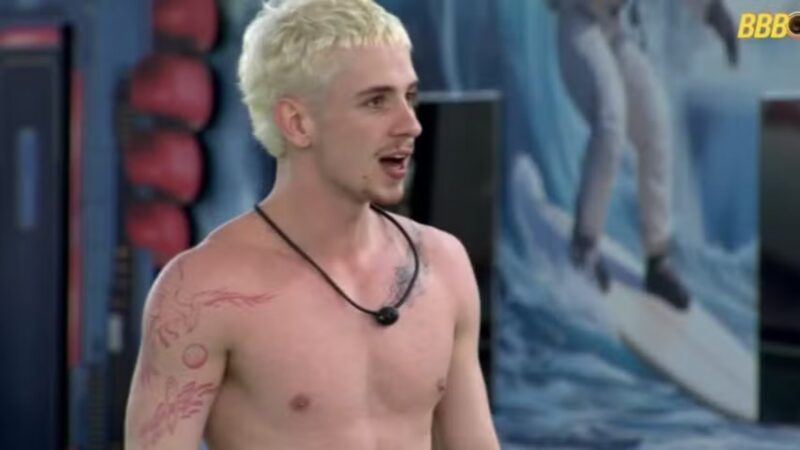 ‘BBB 26’: Juliano solta pum durante Raio-X e internet pira