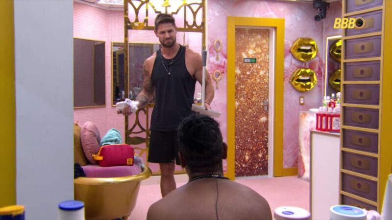 ‘BBB 26’: Leandro provoca Jonas e brother reage: ‘Acha que eu tenho vergonha?’