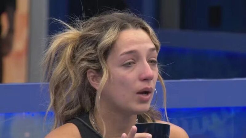 ‘BBB 26’: Samira ameaça ‘botar fogo na casa’ após ser indicada por Juliano