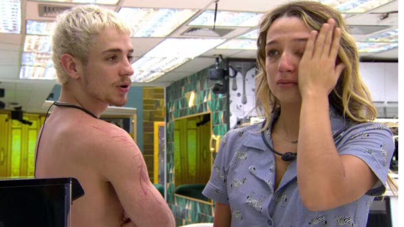 BBB 26′: Samira cai no choro após tentativa frustrada de se explicar para Babu