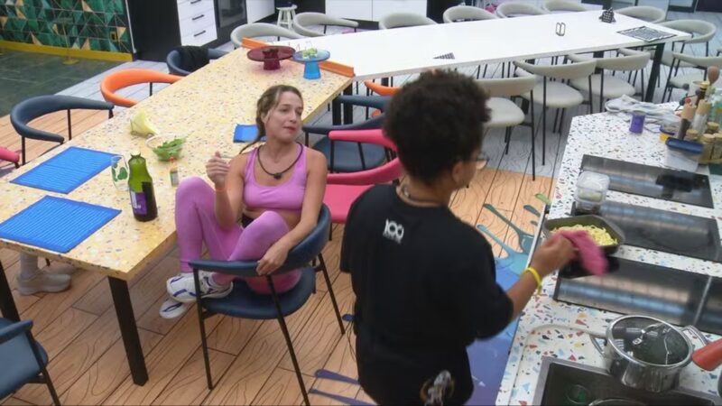 ‘BBB 26’: Samira e Milena batem boca por brother na madrugada: ‘Quero que ele saia’