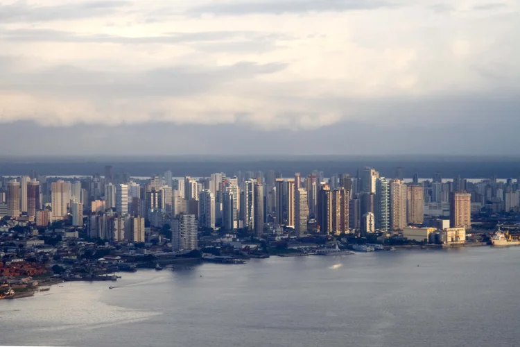 Belém decreta emergência por chuva recorde e expõe o limite das obras da COP30