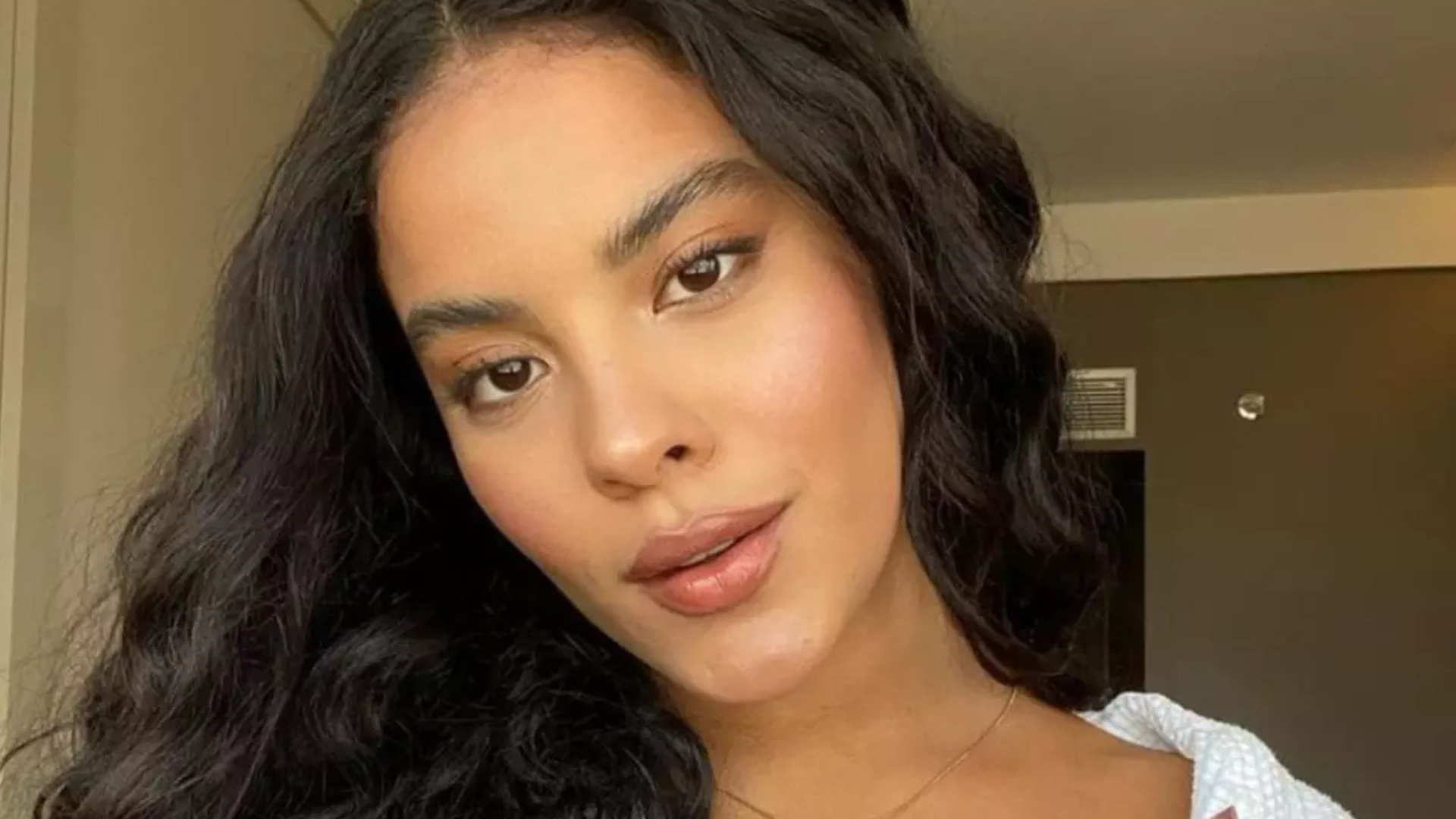 Bella Campos passa por mudança radical, se emociona e vira alvo nas redes: ‘Coragem’