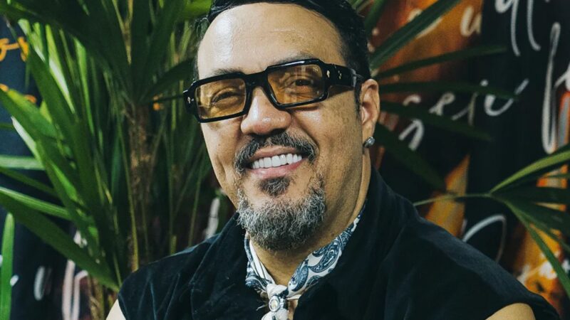 Belo celebra aniversário nos bastidores de ‘Três Graças’; veja quem ganhou 1º pedaço