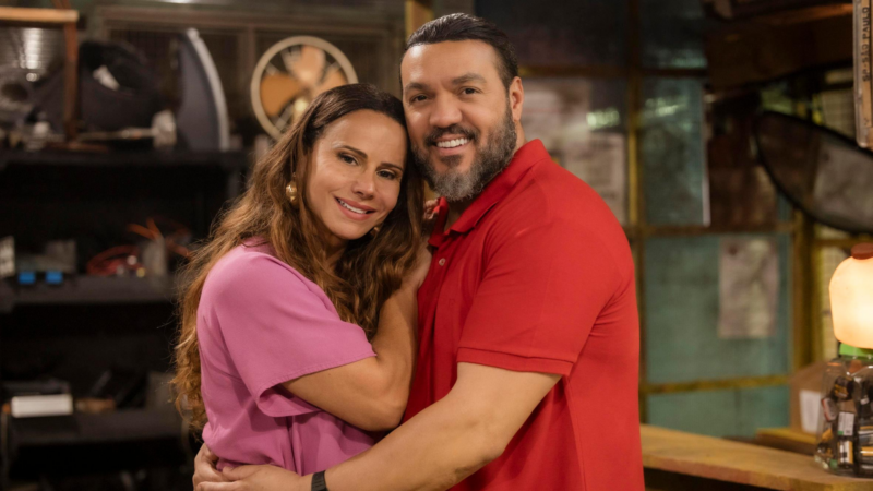 Belo contou detalhes de como foi beijar Viviane Araújo em cena e surpreendeu com reação