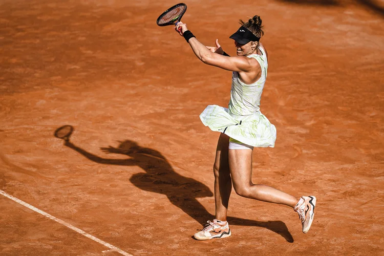 Bia Haddad bate dupla favorita e avança às oitavas em Roland Garros