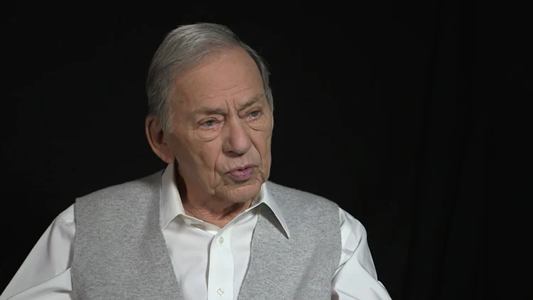 Bilionário de 94 anos vende império de alimentos por US$ 29 bilhões