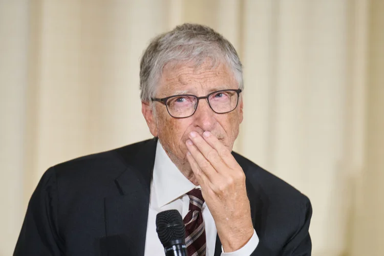 Bill Gates diz se arrepender de 'cada minuto' que passou com Jeffrey Epstein