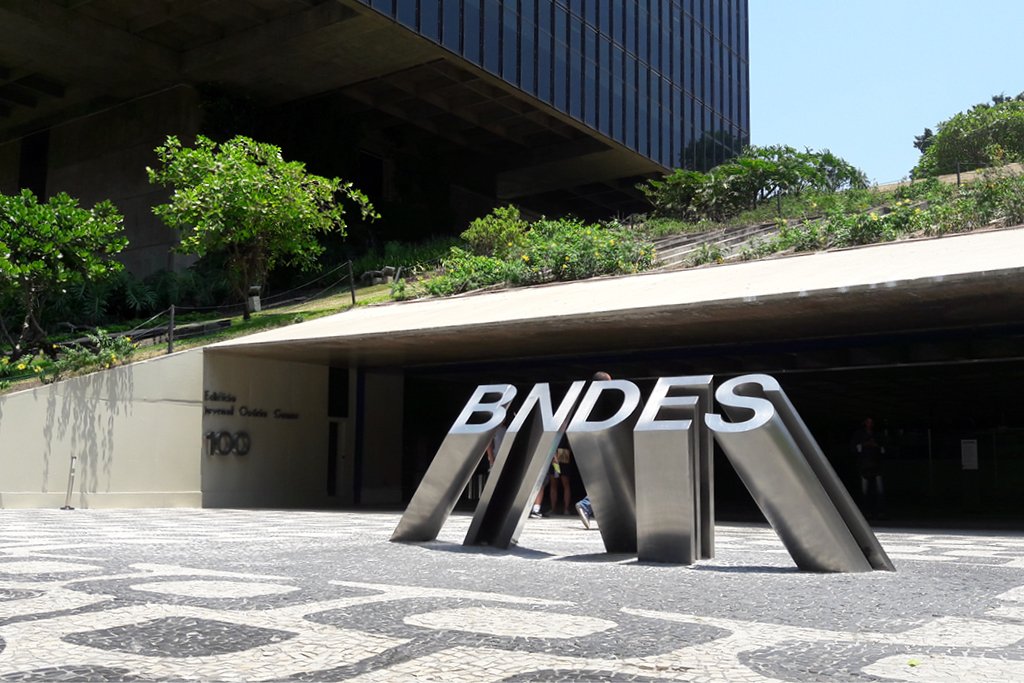 BNDES aprova R$ 6,6 bilhões para renovação de frota de caminhões e de ônibus