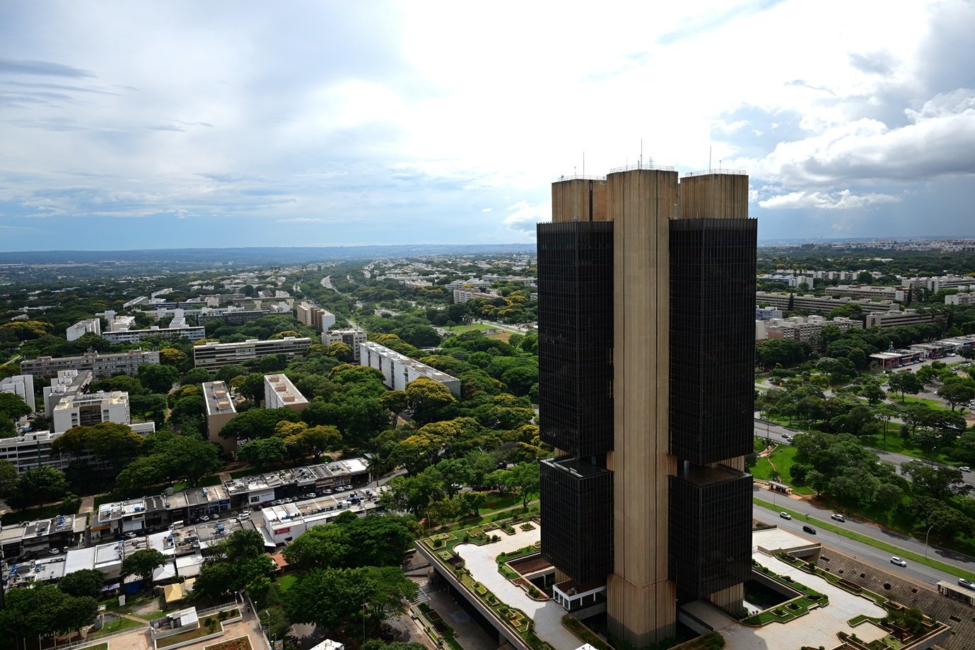 Boletim Focus: mercado reduz projeção do dólar para 2026