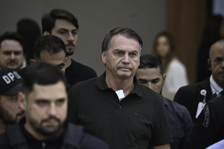Bolsonaro apresenta boa evolução após cirurgia no ombro, diz hospital