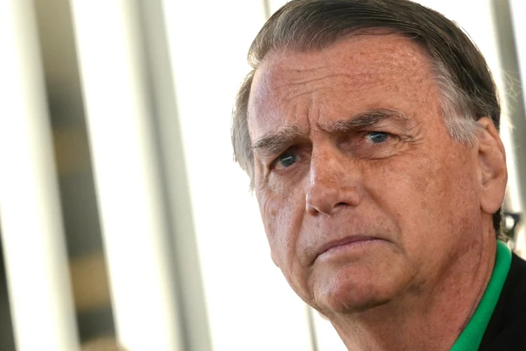 Bolsonaro prepara lista de pré-candidatos do PL ao Senado e governos, diz Carlos