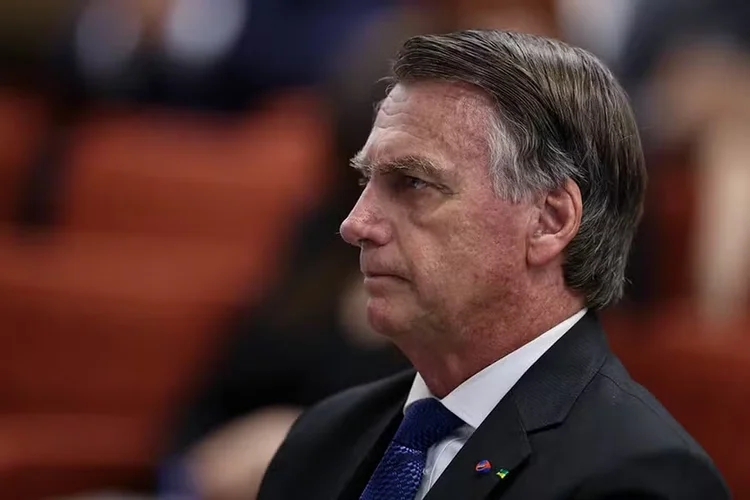 Bolsonaro segue na UTI com pneumonia bilateral, diz boletim médico