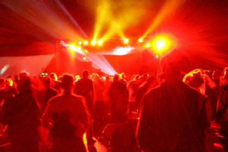 Bomba escondida da 2ª Guerra coloca em risco 20 mil participantes de rave na França