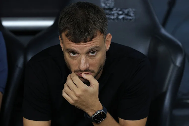 Botafogo demite Martín Anselmi e busca novo rumo para temporada 2026