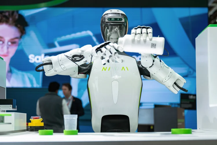 Brasil está atrasado em automação por causa de juros altos, diz presidente da Abimaq