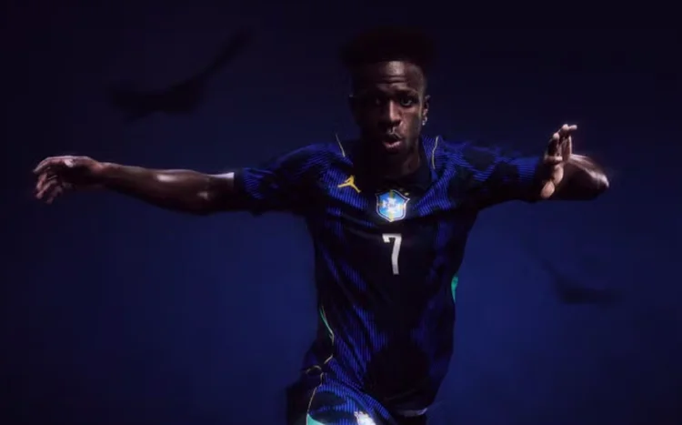 Brasil lança camisa azul para a Copa com marca de Michael Jordan; veja fotos