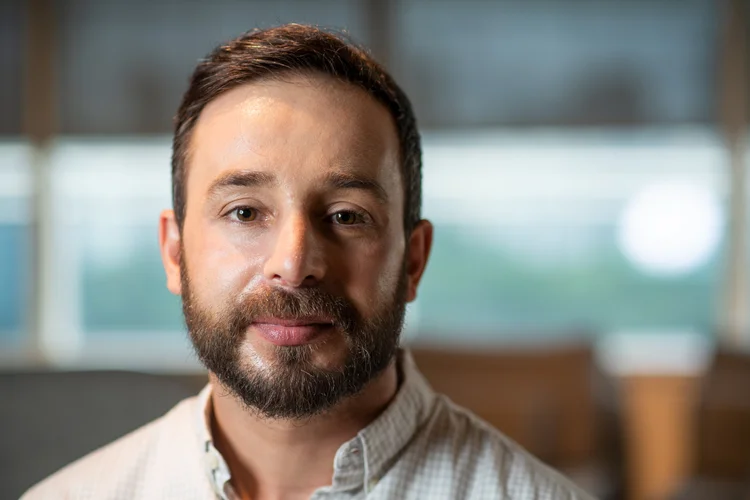 Brasil lidera em golpes financeiros, mas IA (ainda) não é a vilã, diz diretor da Visa