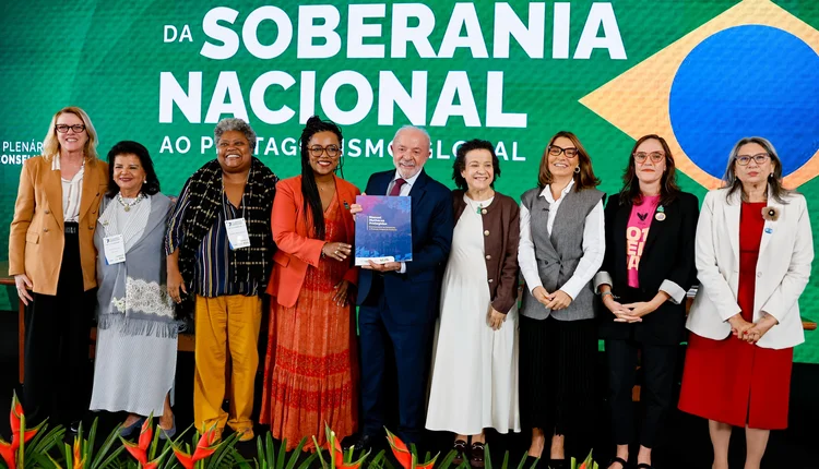 'Brasil não tem o direito de aceitar novo tarifaço de Trump', diz Lula ao defender o PIX