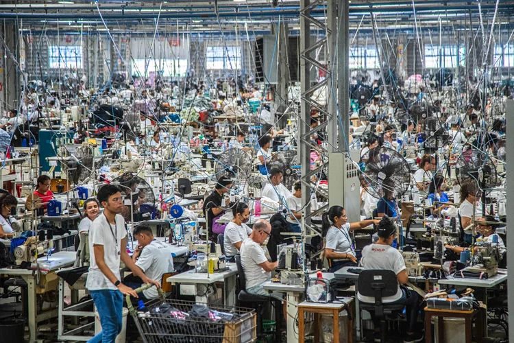 Brasil patina na produtividade do trabalho e limita potencial do PIB, diz BC