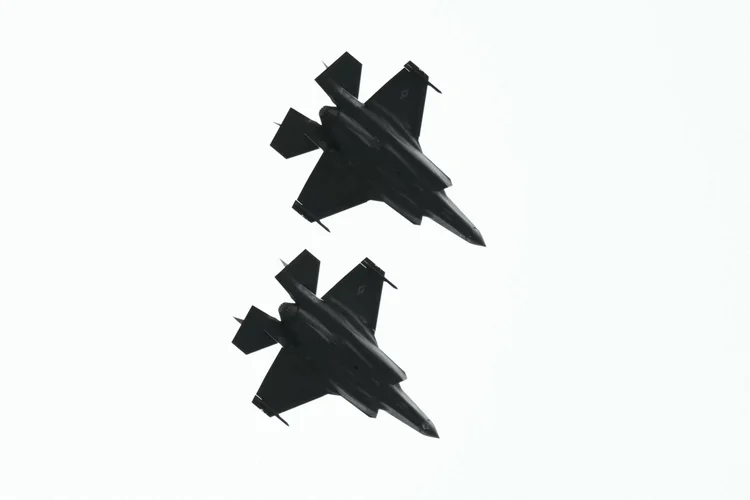 Brasil planeja compra de mais 20 caças Gripen da Suécia
