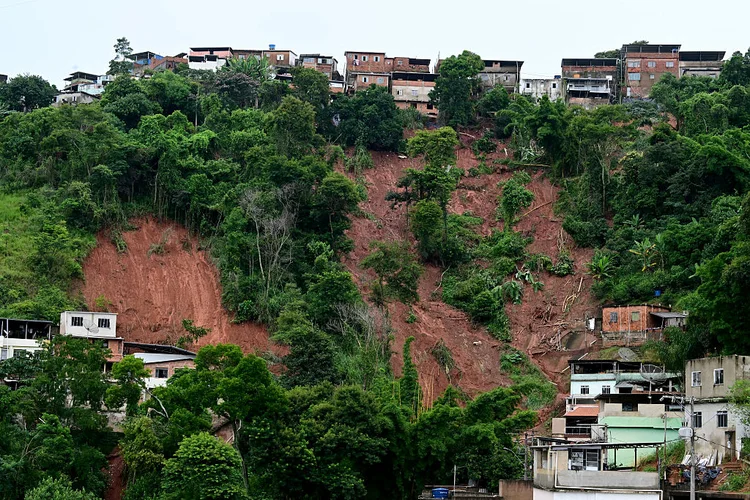 Brasil triplica ocupação urbana em áreas com risco de deslizamentos, aponta Mapbiomas