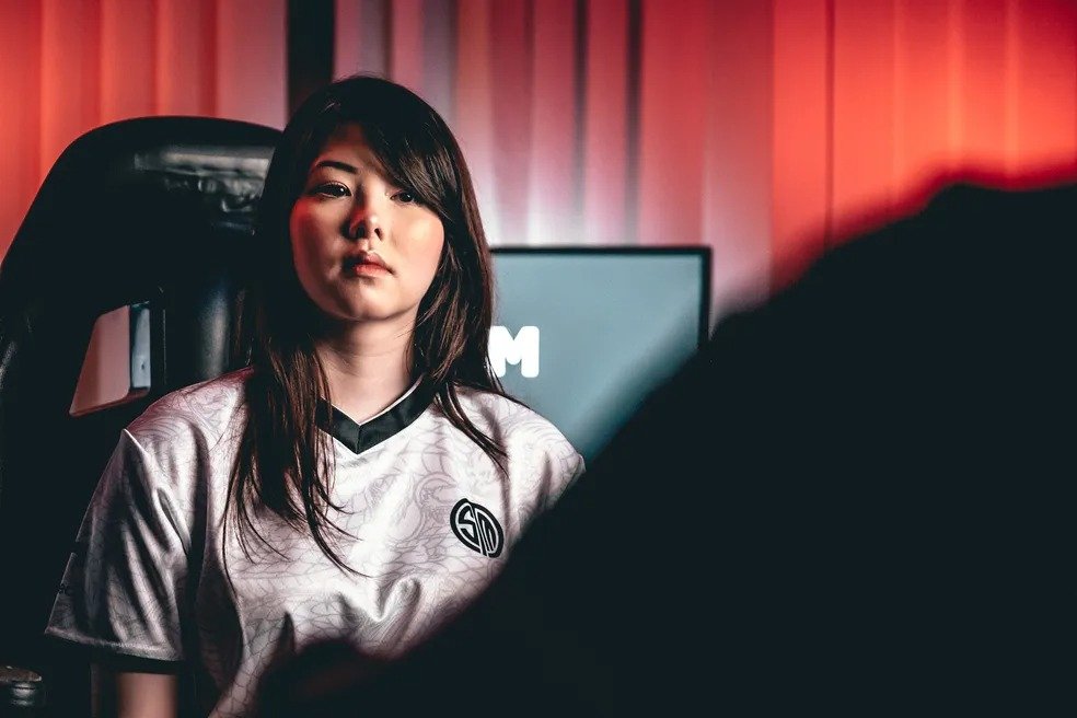 Brasileira lança rival do OnlyFans com ajuda de IA — e site estreia com vazamento de dados