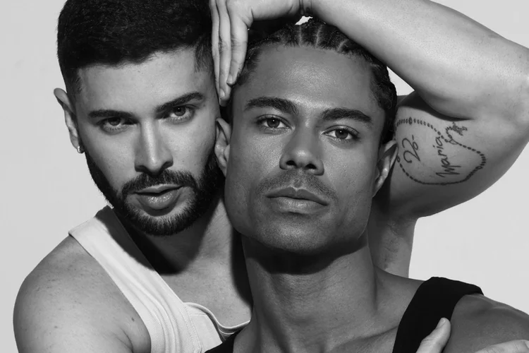 Breno e Marcelo assumem romance após o BBB 26