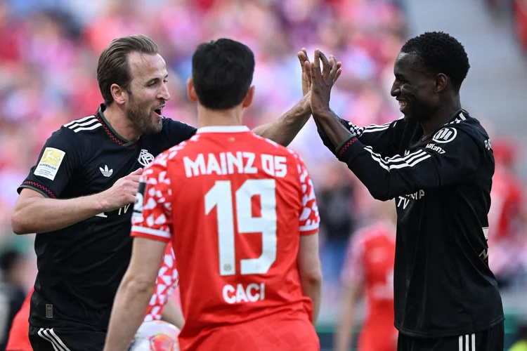 Bundesliga: Bayern sofre 3 a 0, mas consegue virada histórica contra o Mainz