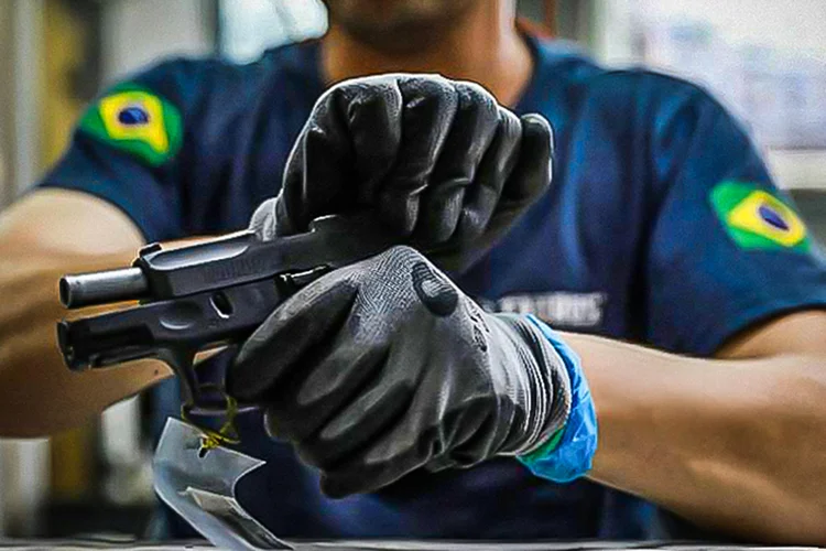 CACs terão prazos definidos para renovar registro de armas; veja cronograma