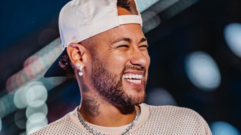 Caçula de Neymar completa 8 meses e web brinca sobre semelhança com o pai: ‘Desiste, Bruna’