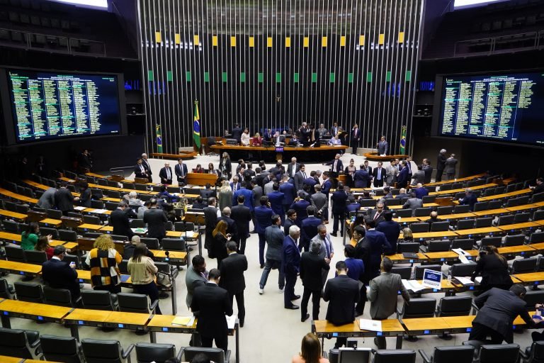 Câmara aprova projeto que concede reajuste salarial aos servidores do Ministério Público