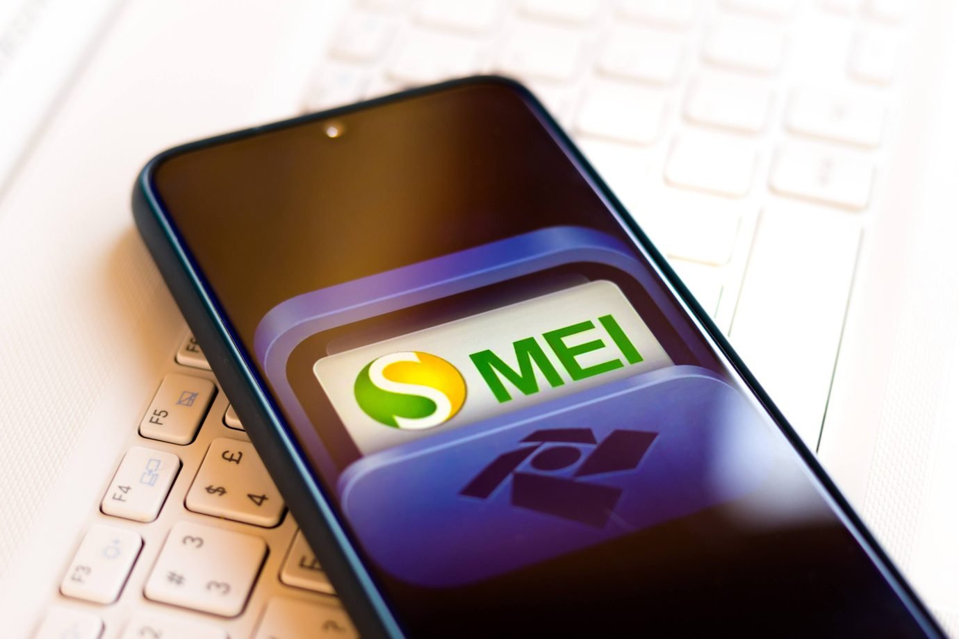 Câmara aprova regime de urgência para projeto que eleva teto do faturamento de MEIs para R$ 130 mil