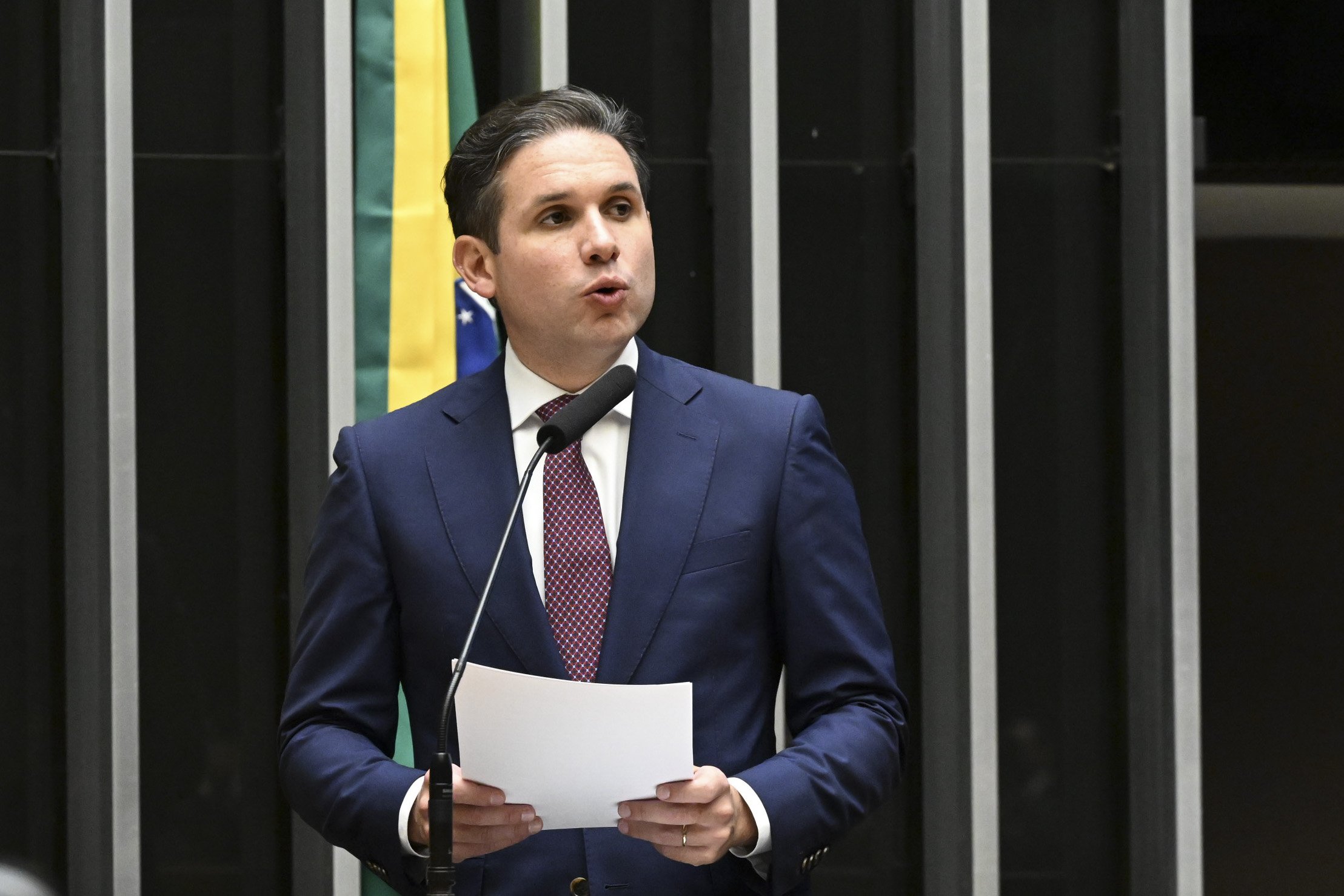 Câmara contribuirá com acordo entre Lula e Trump se aprovar projeto sobre terras-raras, diz Motta
