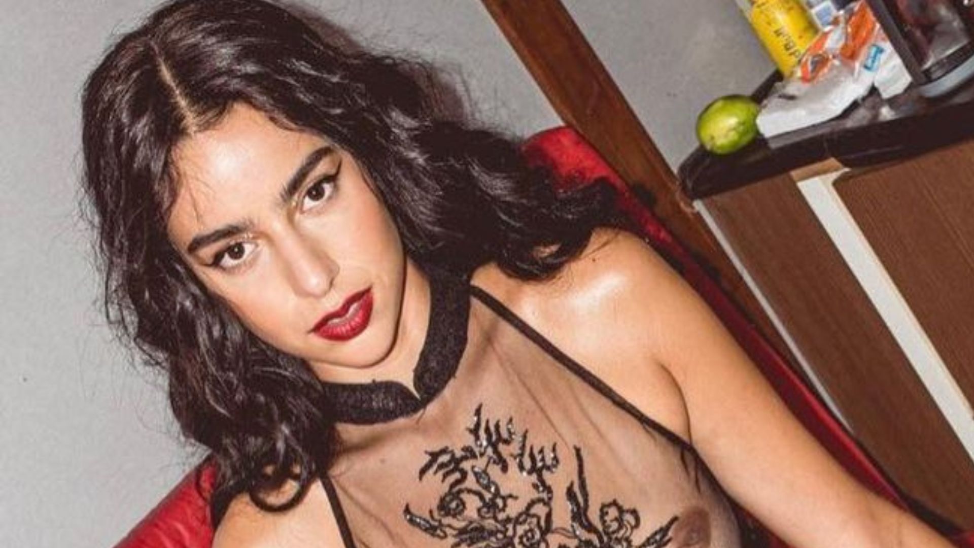 Camisola? Marina Sena tem trajes criticados em evento de luxo