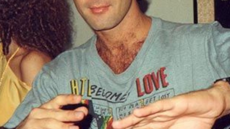 Cantor que morreu por complicações da AIDS tinha medo de viajar de avião