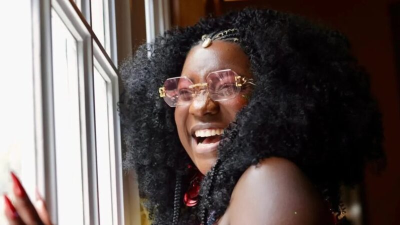 Cantora de samba Adriana Araújo entra em coma após aneurisma cerebral