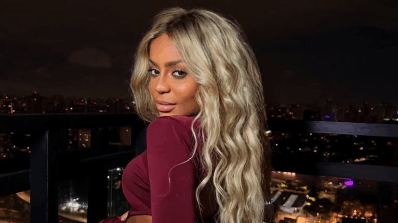 Cariúcha é flagrada em condomínio de luxo com modelo famoso