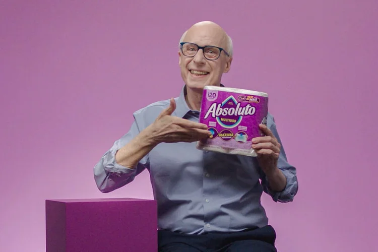 Carlos Moreno volta à publicidade em campanha de papel-toalha da Bracell; veja