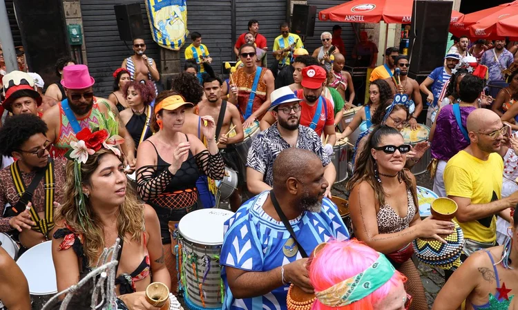 Carnaval 2026 no RJ: blocos de rua hoje, domingo, 8 de fevereiro